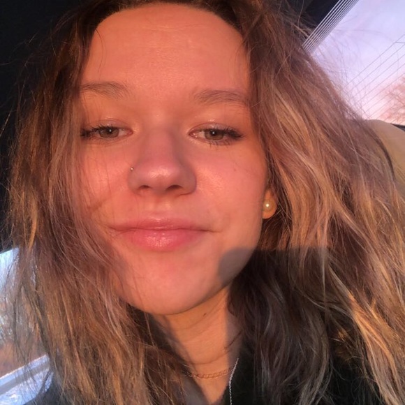 Meet your Posher, Ruby - Picture 1 of 1